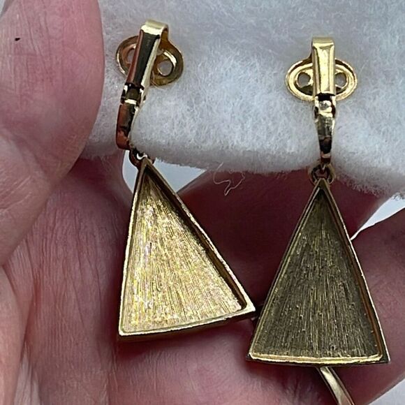 Vintage dangle clip style earrings gold colored triangle pattern. - Picture 2 of 7